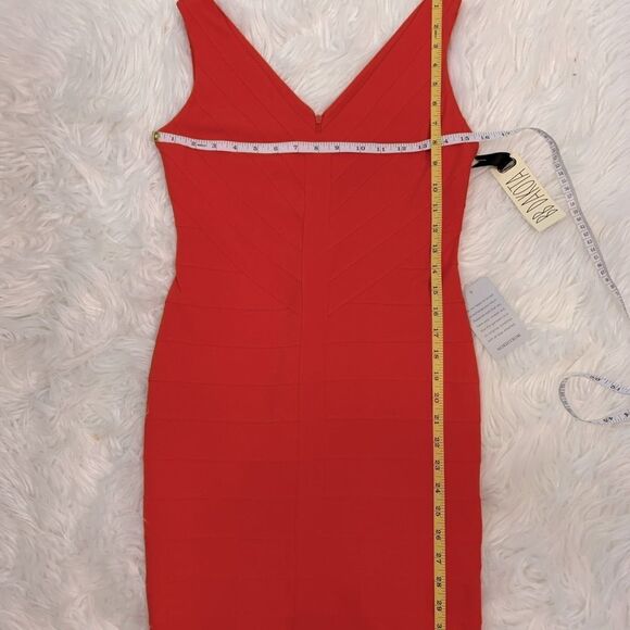 NEW BB DAKOTA Hudson bodycon dress Vneckline front & back sleeveless - Picture 5 of 7